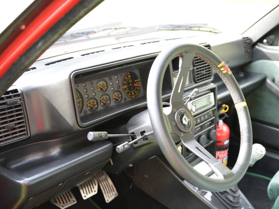 Bild 23/55 von Lancia Delta HF Integrale (1992)