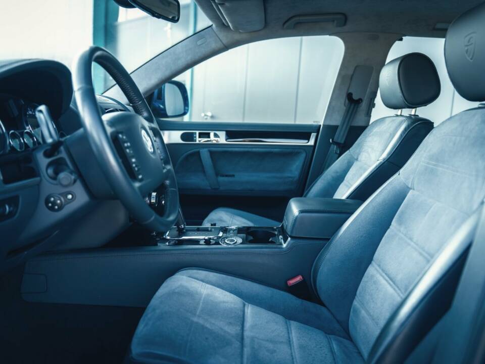 Image 11/15 of Volkswagen Touareg W12 (2007)