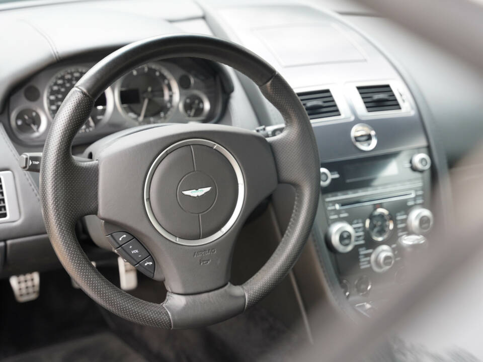 Immagine 21/50 di Aston Martin V8 Vantage (2008)