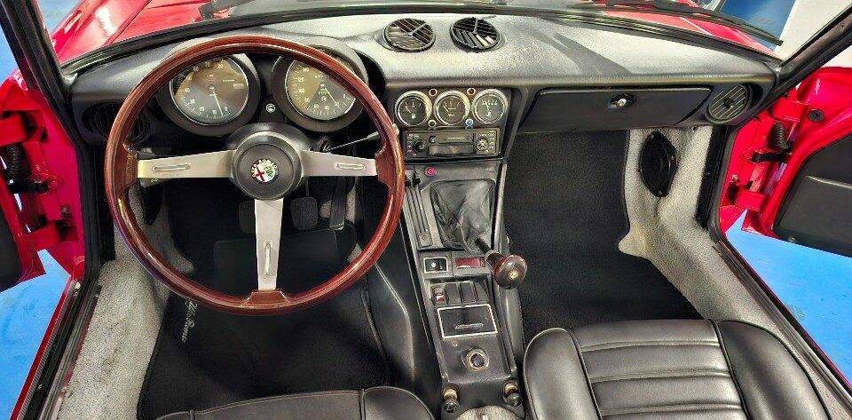 Image 29/43 of Alfa Romeo Spider Veloce 2000 (1982)