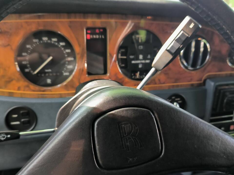 Image 12/33 de Rolls-Royce Silver Spur II (1991)