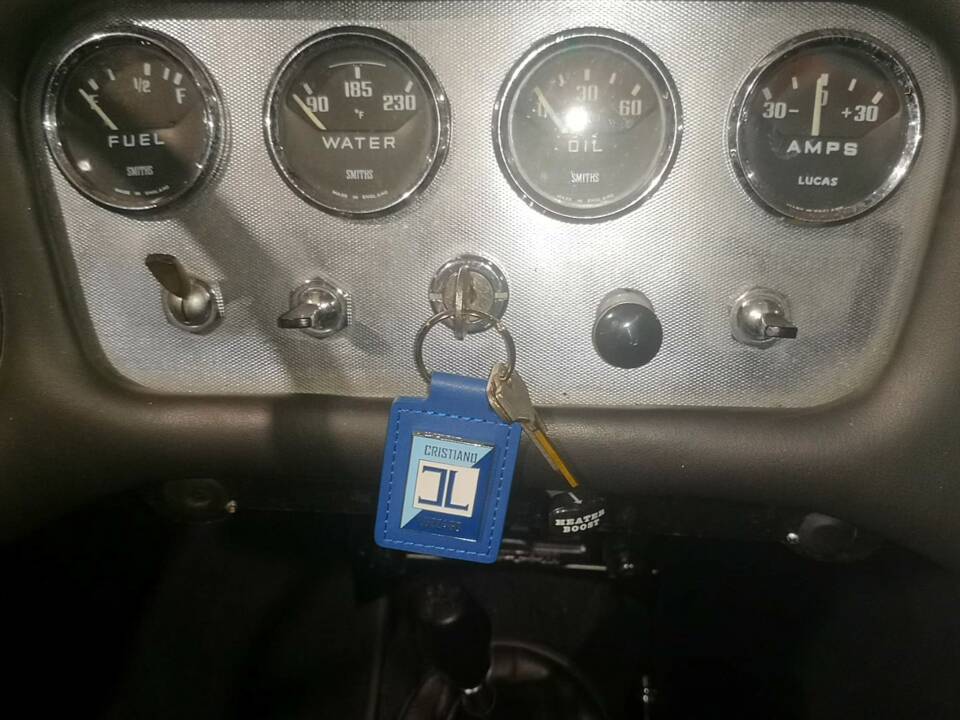 Image 30/37 of Daimler SP 250 (1960)