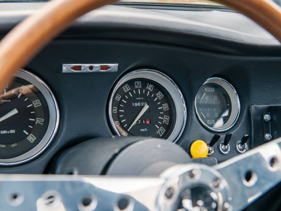 Image 23/31 of Alfa Romeo Giulia Sprint GTA (1966)