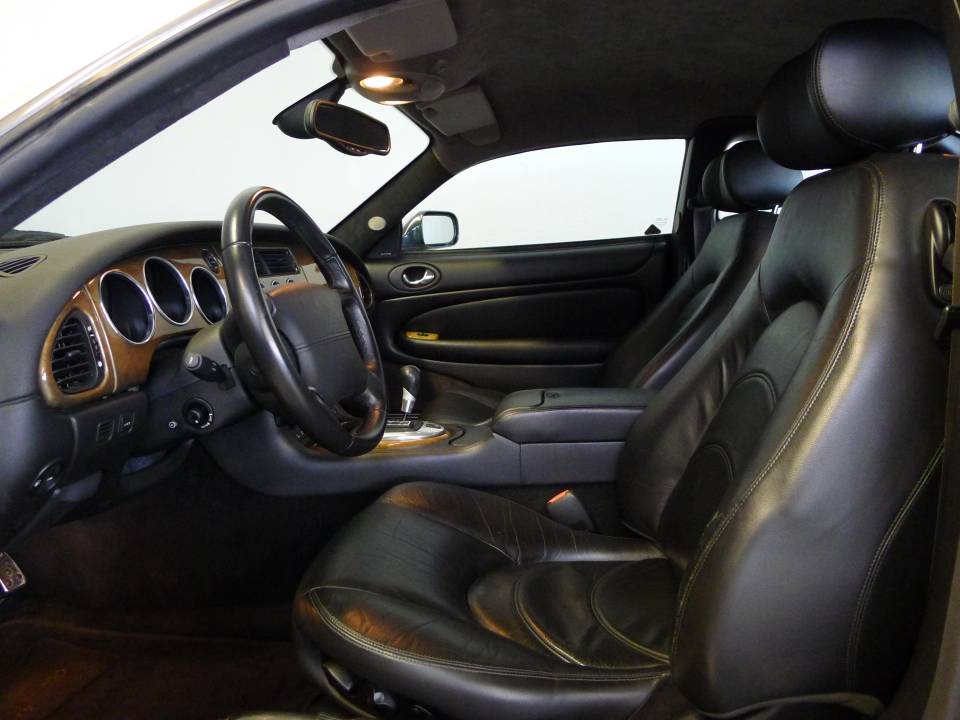 Image 33/39 de Jaguar XKR (2002)