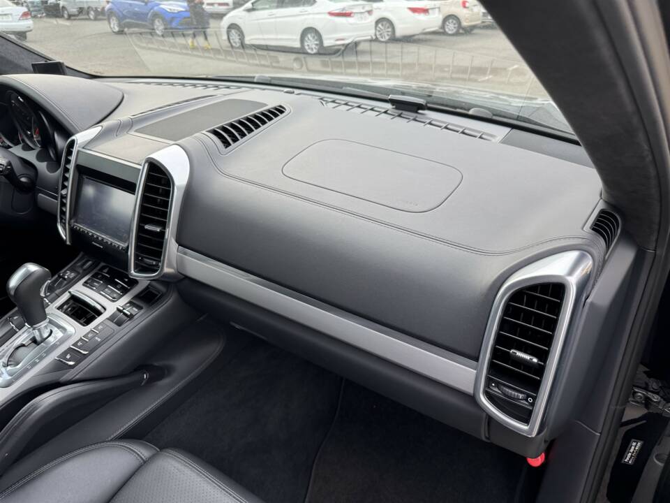 Bild 25/63 von Porsche Cayenne Turbo (2010)