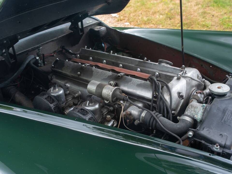 Image 39/46 of Jaguar XK 120 DHC (1954)