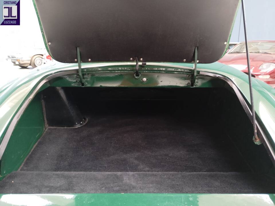 Image 41/57 of Jaguar XK 120 SE OTS (1953)