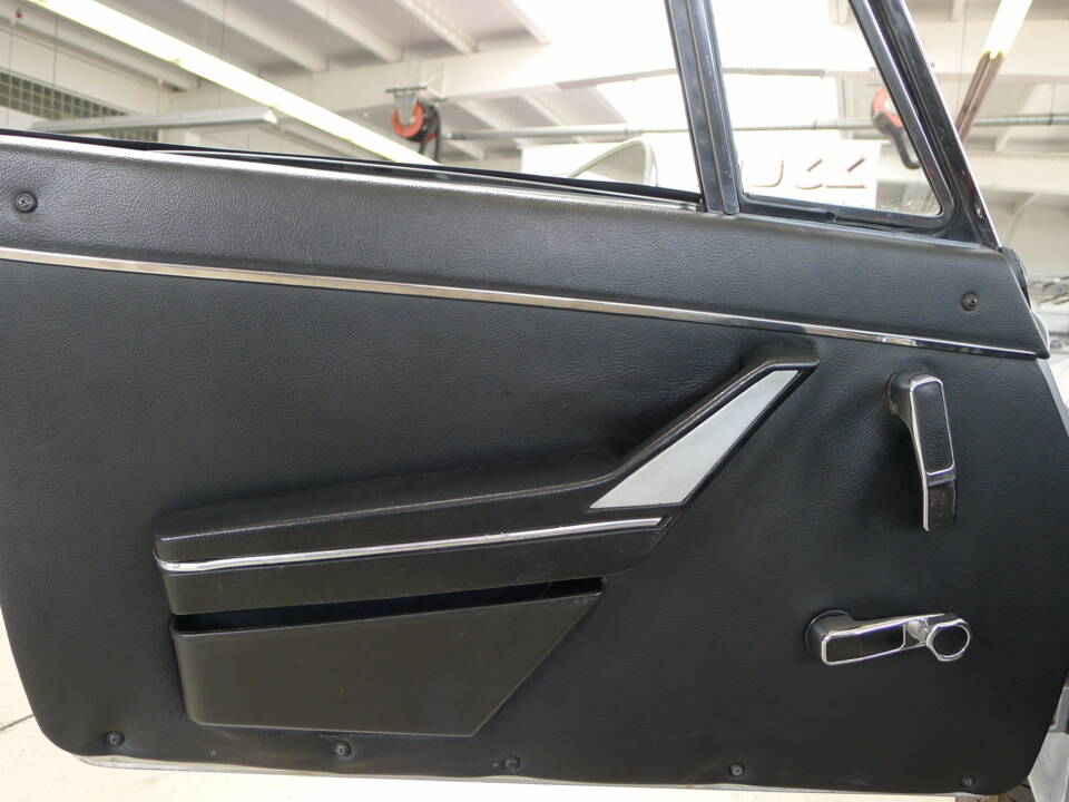 Bild 2/32 von Alfa Romeo 2000 Spider Veloce (1981)