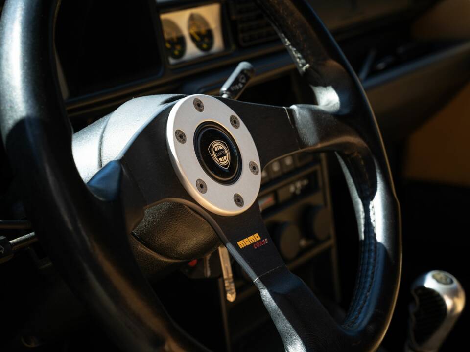 Image 28/63 of Lancia Delta HF Integrale Evoluzione II (1994)