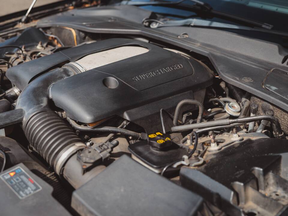 Image 16/48 of Jaguar XJR (2006)