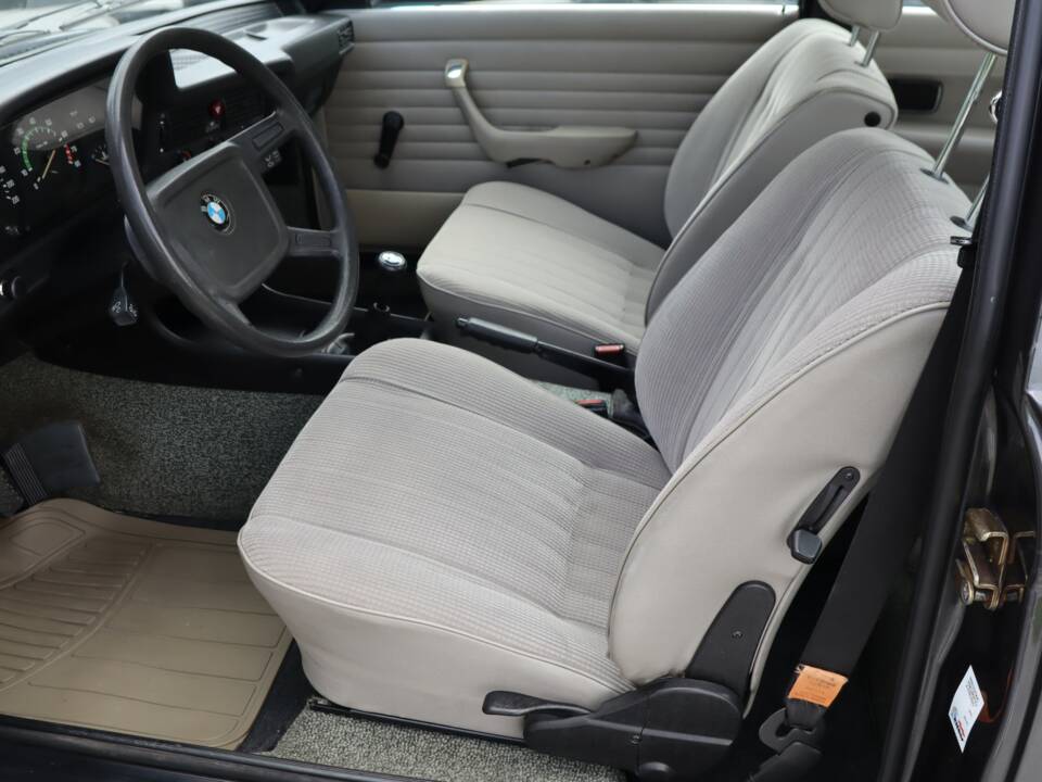 Image 15/50 of BMW 323i (1980)