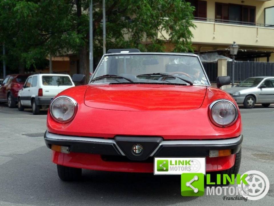 Bild 8/10 von Alfa Romeo Spider Quadrifoglio (1986)