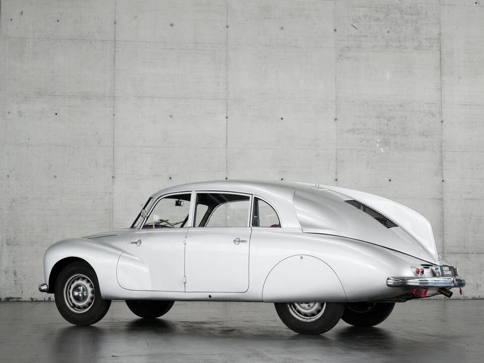 Image 12/50 of Tatra T 87 (1949)