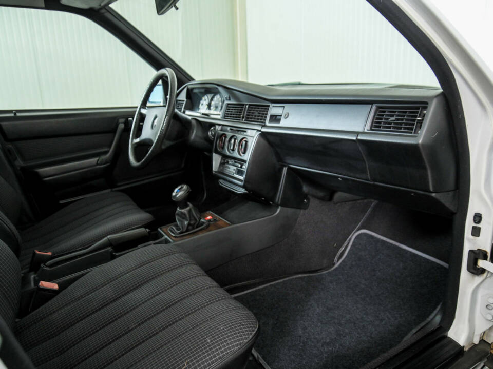 Bild 12/50 von Mercedes-Benz 190 D (1986)