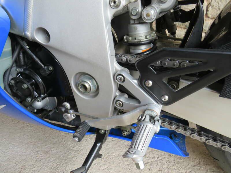 Bild 25/37 von Suzuki DUMMY (2002)