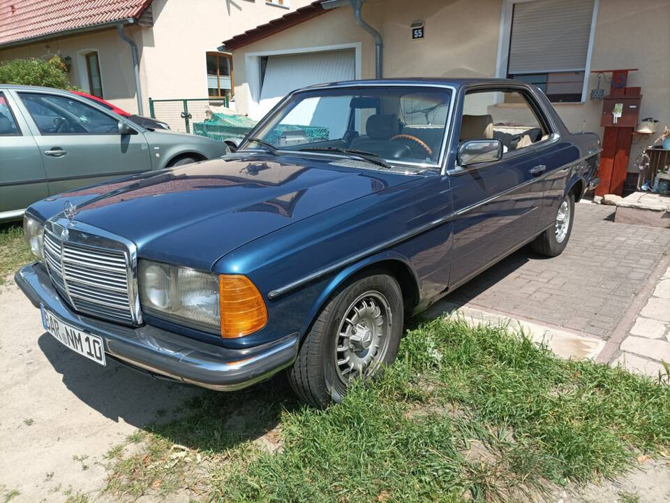 Bild 3/8 von Mercedes-Benz 230 CE (1983)