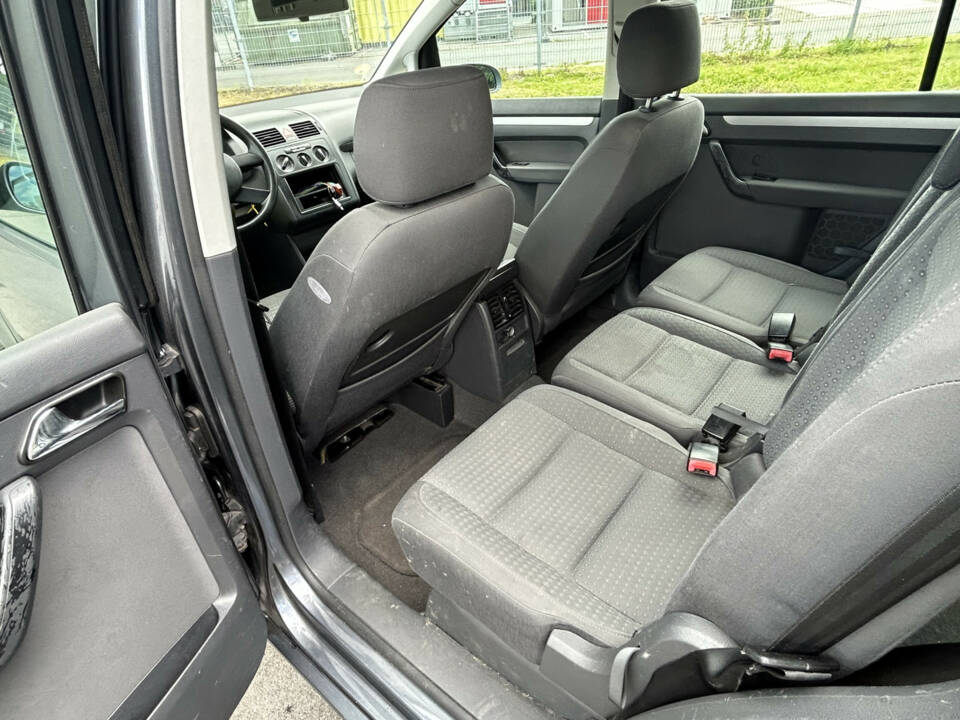 Image 14/25 of Volkswagen Touran 1.4 TSI (2004)