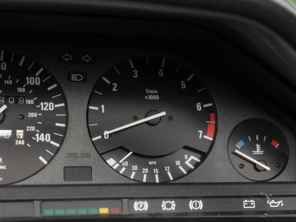 Afbeelding 14/48 van BMW 325i (1990)