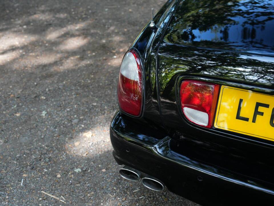 Image 32/50 of Bentley Arnage T (2004)