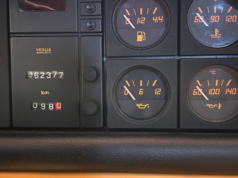 Image 15/29 of Ferrari Mondial 3.2 (1987)