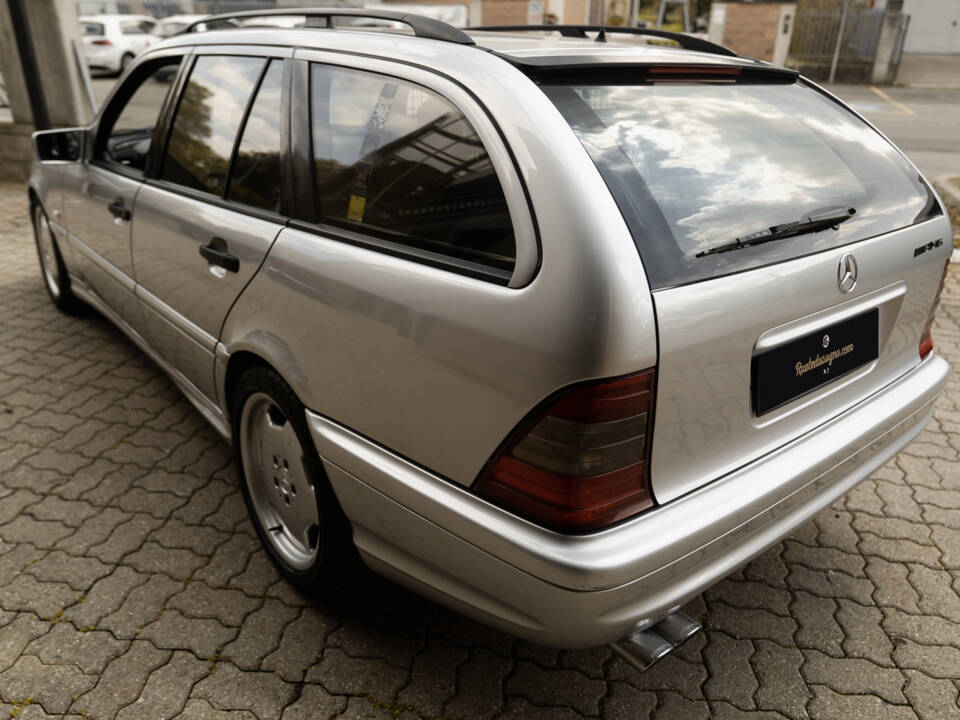 Image 6/37 of Mercedes-Benz C 43 AMG T (1998)