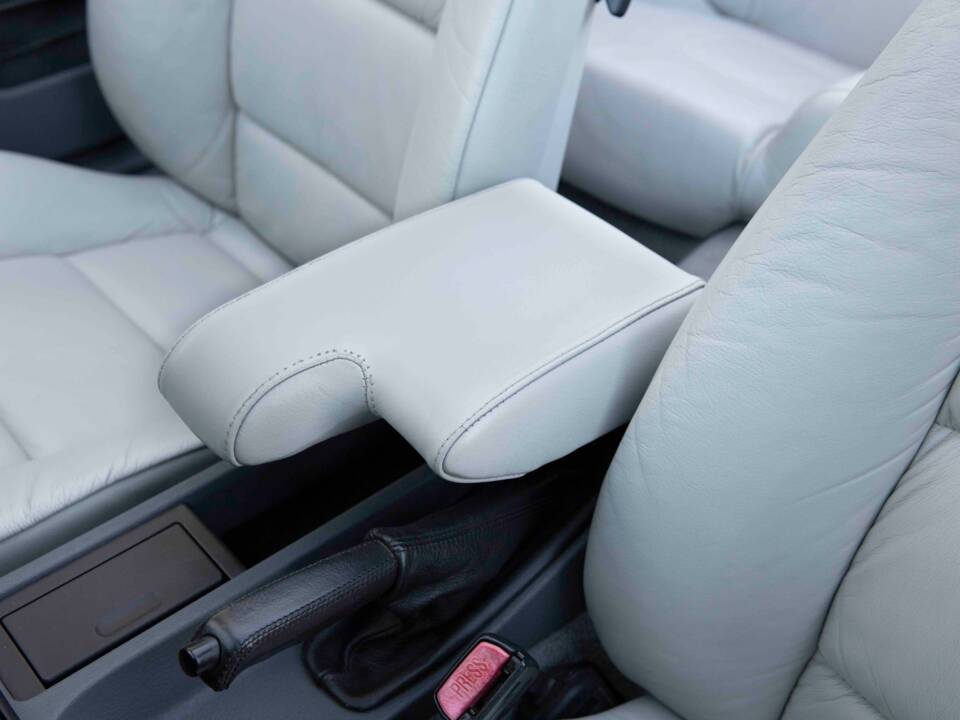 Bild 58/92 von BMW 325i (1994)