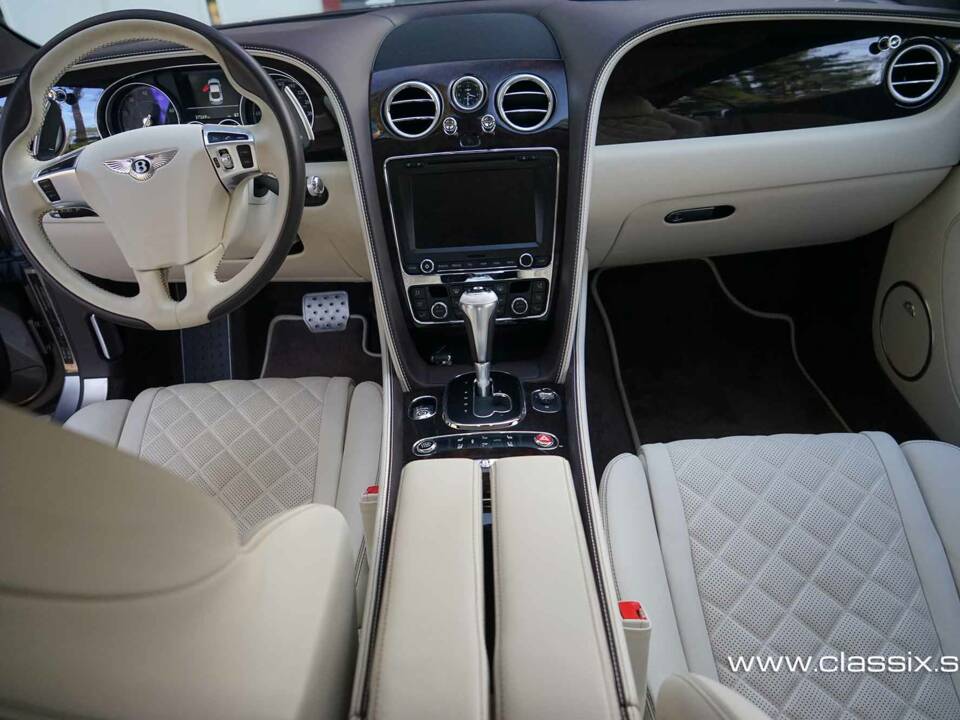 Image 15/28 of Bentley Continental GT V8 (2016)