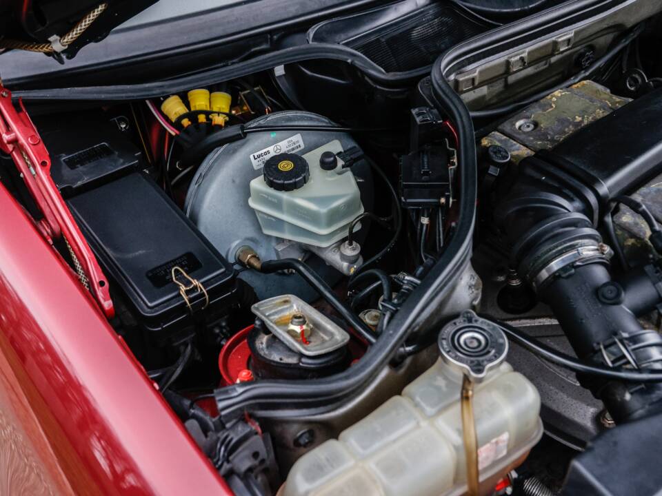 Immagine 37/47 di Mercedes-Benz E 220 (1995)