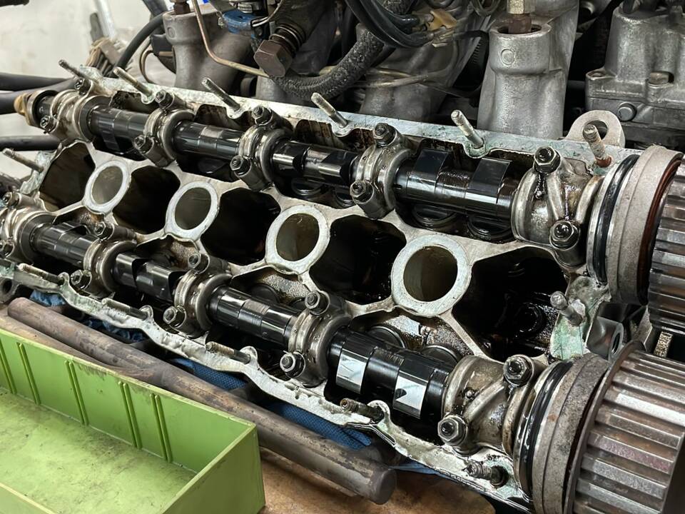 Image 30/33 of Ferrari Mondial 3.2 (1986)