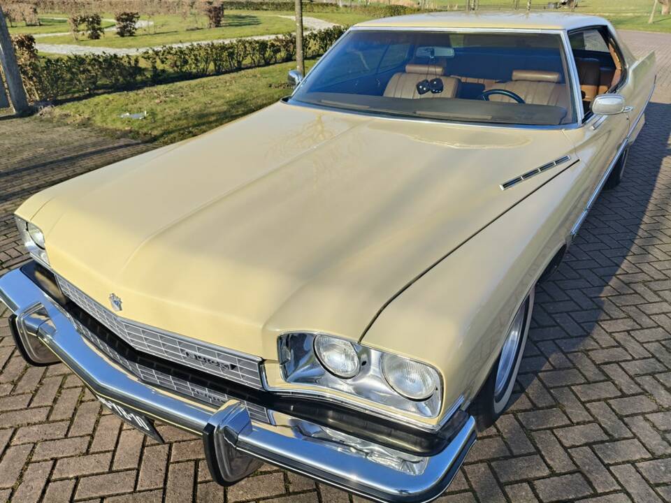 Immagine 4/8 di Buick Electra 225 Hardtop (1973)