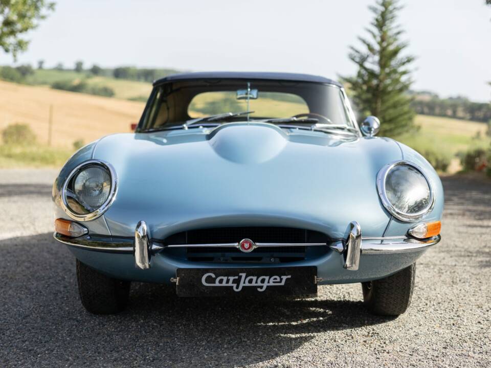 Image 13/50 de Jaguar Type E 3.8 (1964)