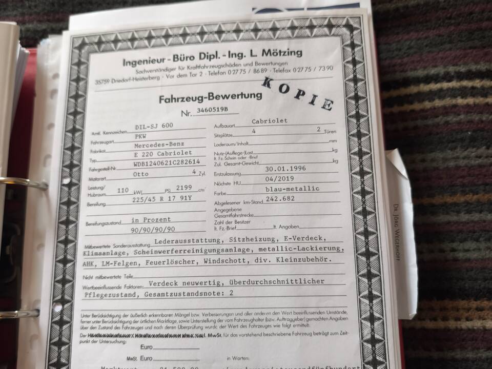 Image 22/22 of Mercedes-Benz E 220 (1996)