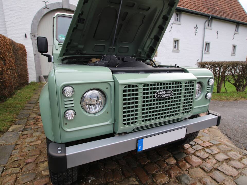 Bild 22/24 von Land Rover Defender 110 Heritage (2015)