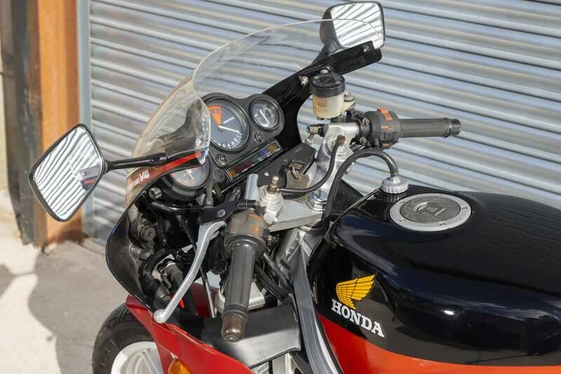 Bild 36/47 von Honda VFR 400 R (1988)