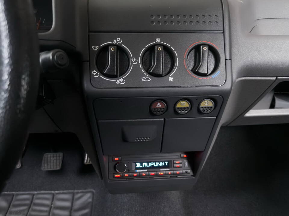 Imagen 13/28 de Peugeot 205 GTi 1.9 (1991)