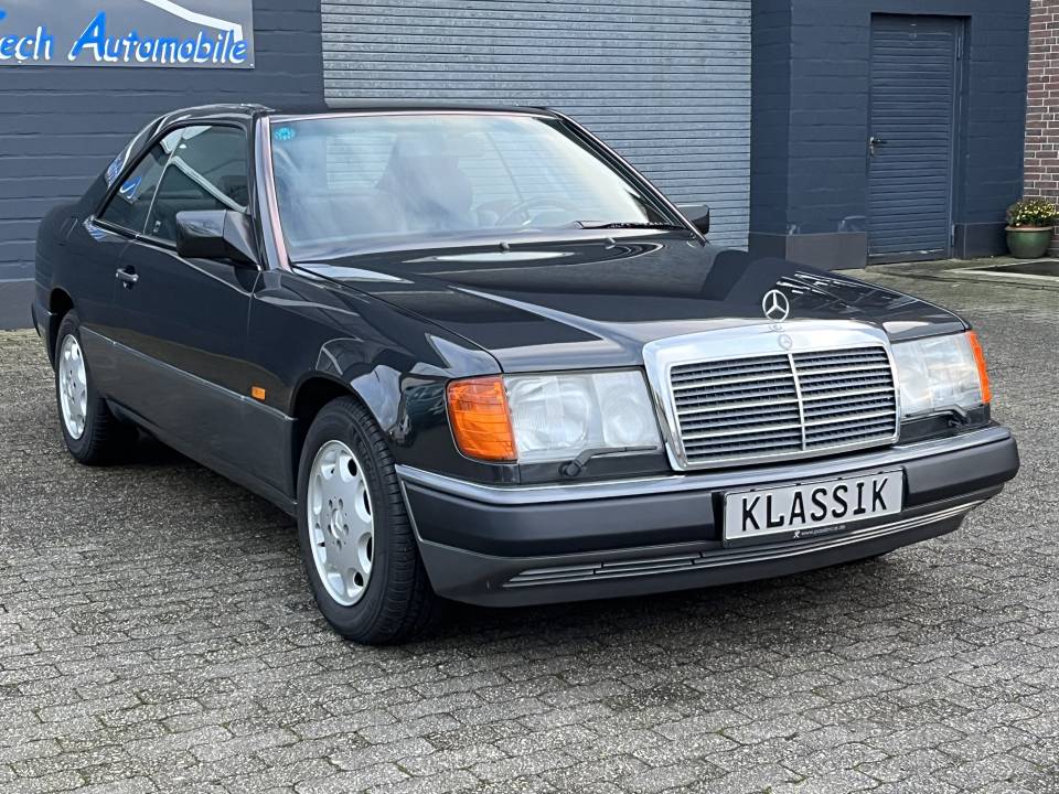 Imagen 9/68 de Mercedes-Benz 320 CE (1993)