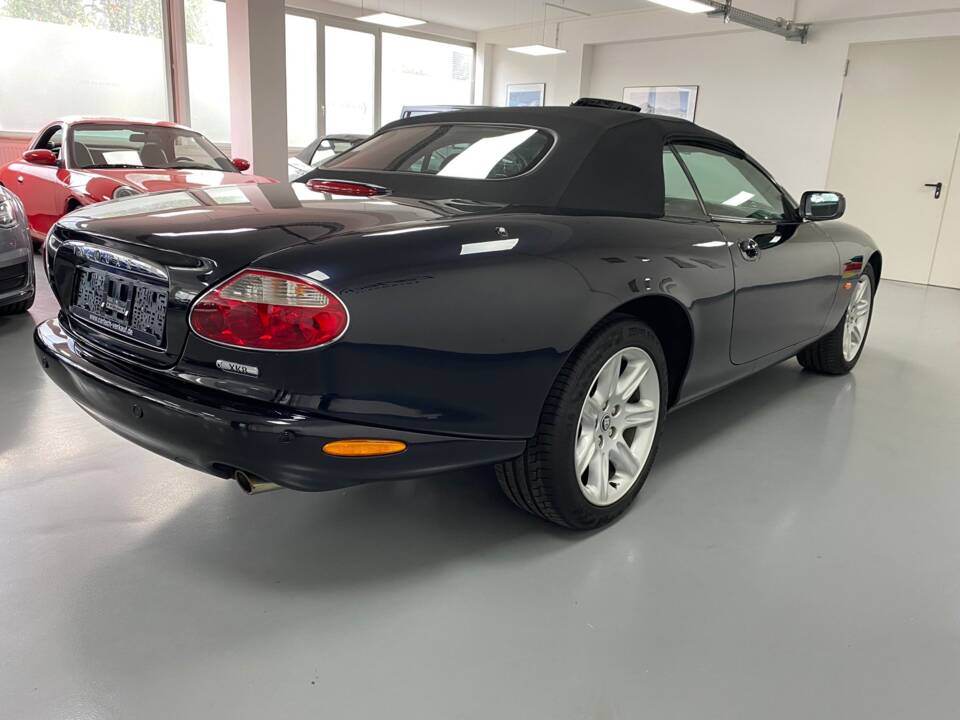 Afbeelding 4/49 van Jaguar XK8 4.2 (2004)