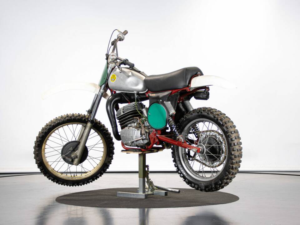 Image 2/38 of CZ 250 Moto Cross (1970)