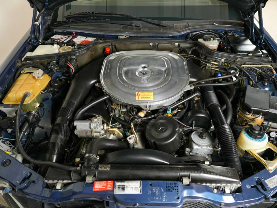 Image 4/41 of Mercedes-Benz 560 SEC (1990)