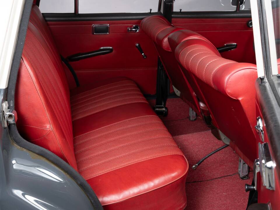 Bild 21/31 von Mercedes-Benz 230 S Universal (1967)