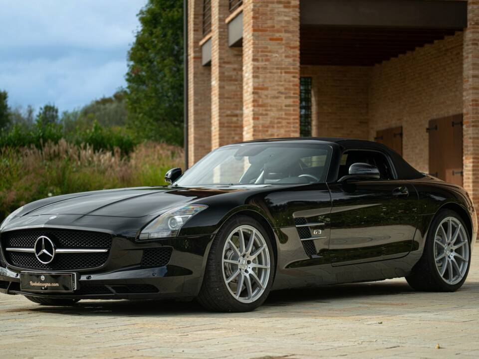 Immagine 1/50 di Mercedes-Benz SLS AMG Roadster (2011)