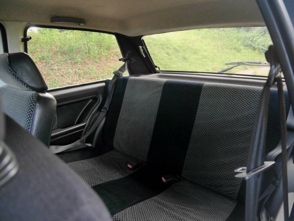 Image 21/26 of Citroën AX Sport (1987)