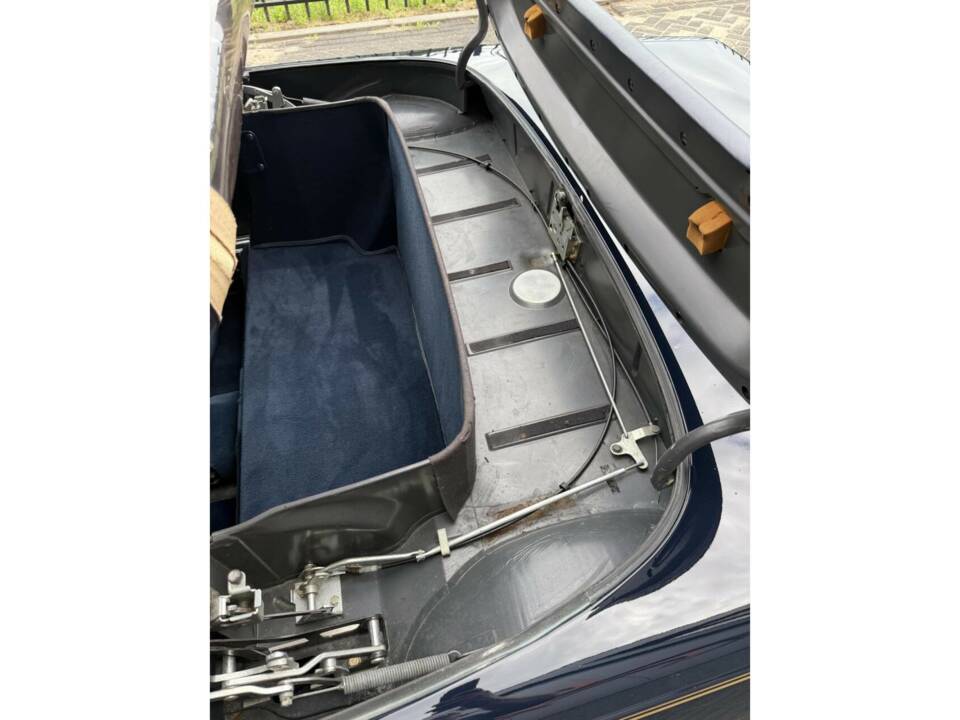 Image 25/50 of Mercedes-Benz 560 SL (1986)