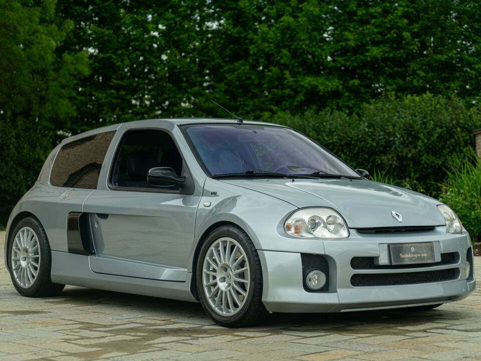Image 2/50 of Renault Clio II V6 (2002)