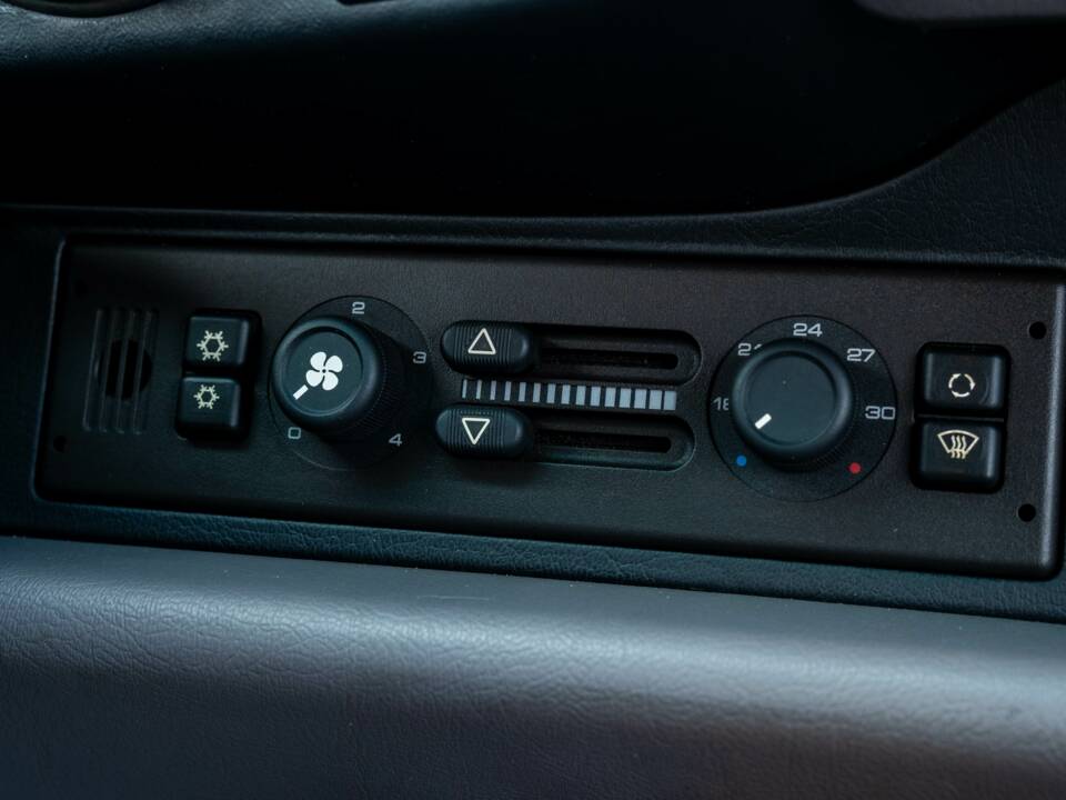 Afbeelding 23/32 van Porsche 911 Carrera (1994)