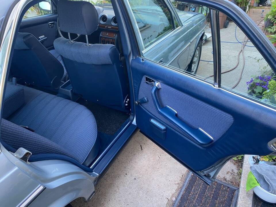 Image 13/26 of Mercedes-Benz 280 E (1982)