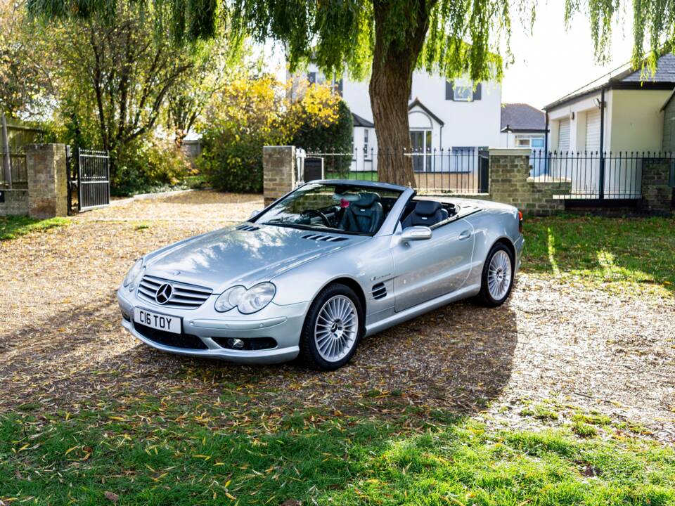 Image 25/45 of Mercedes-Benz SL 55 AMG (2004)