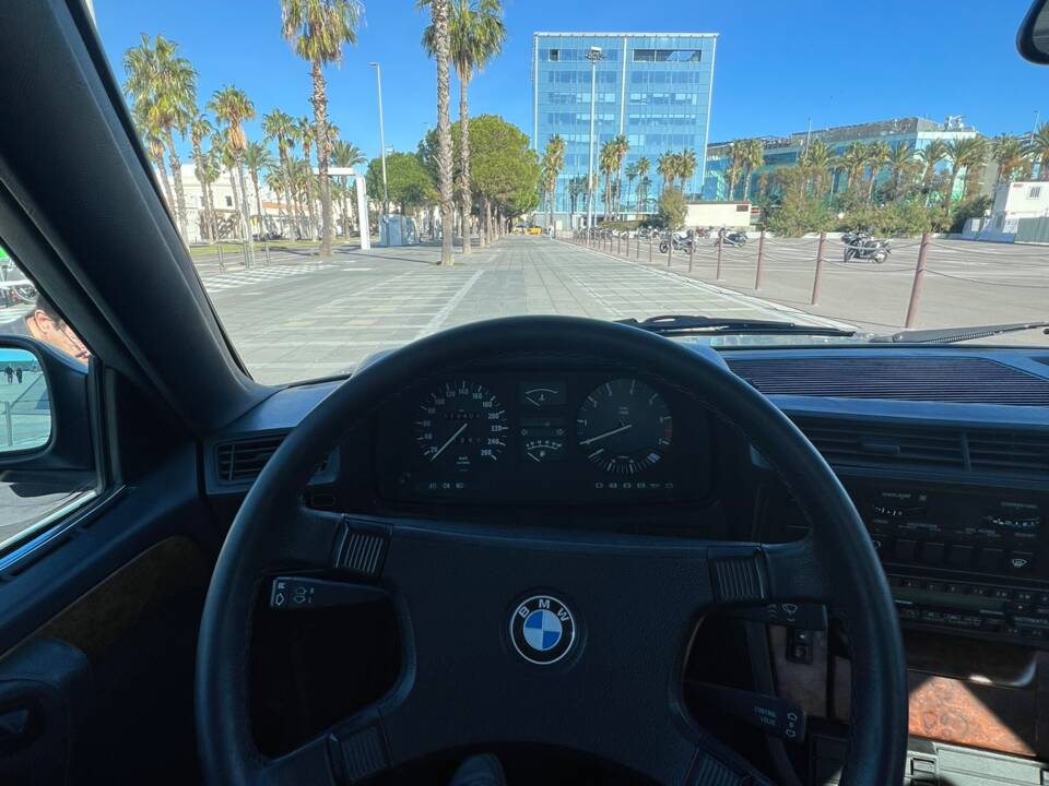 Image 23/36 of BMW 745i (1985)