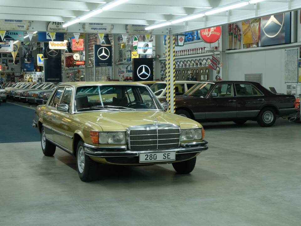 Image 17/50 de Mercedes-Benz 280 SE (1975)