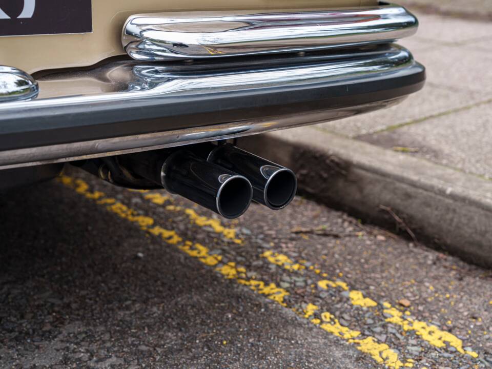 Image 15/34 of Mercedes-Benz 300 SEL 6.3 (1969)